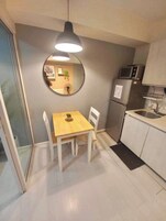 Desk, laptop workspace, soundproofing, free WiFi