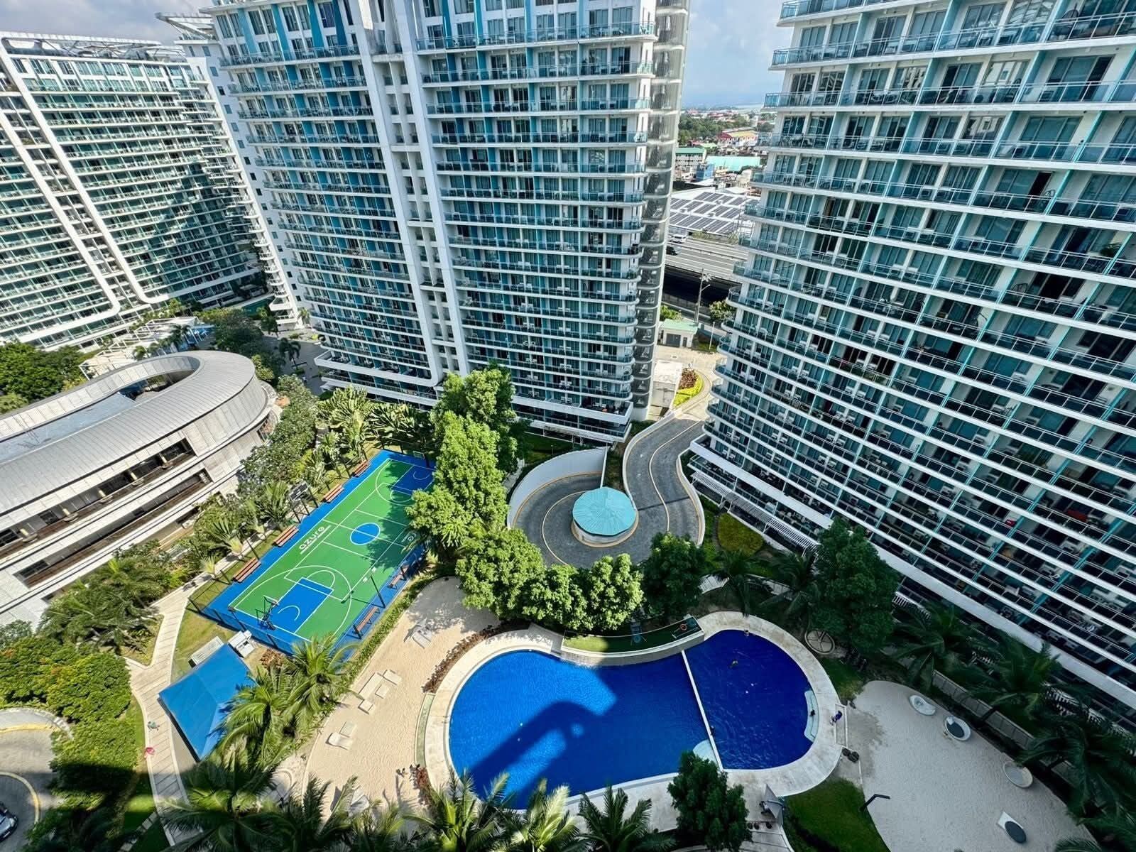 Meja, ruang kerja komputer riba, kalis bunyi, Wi-fi percuma 