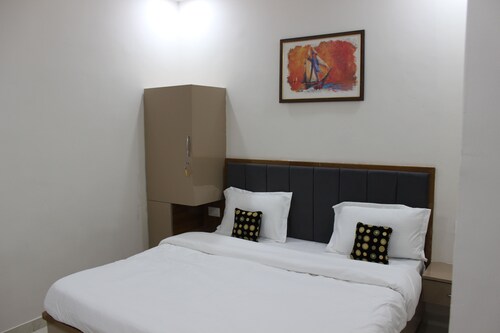 Paradise Stays-Perfect retreat for friends & families in Varanasi near Assi Ghat