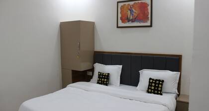 Paradise Stays-Perfect retreat for friends & families in Varanasi near Assi Ghat