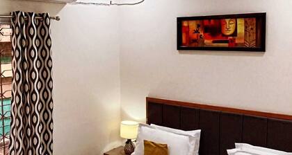Paradise Stays-Perfect retreat for friends & families in Varanasi near Assi Ghat