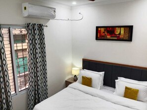 1 slaapkamer, een strijkplank/strijkijzer, wifi, beddengoed