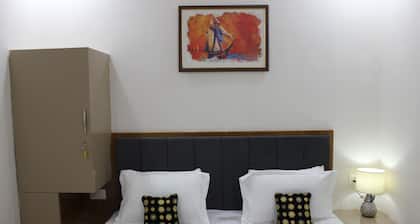 Paradise Nest-Perfect for solo travelers & couples in Varanasi. Near Assi Ghat
