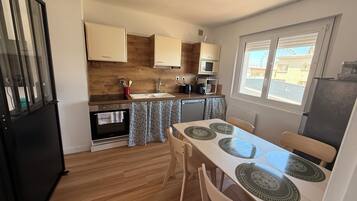 Micro-ondes, four, plaque de cuisson, lave-vaisselle