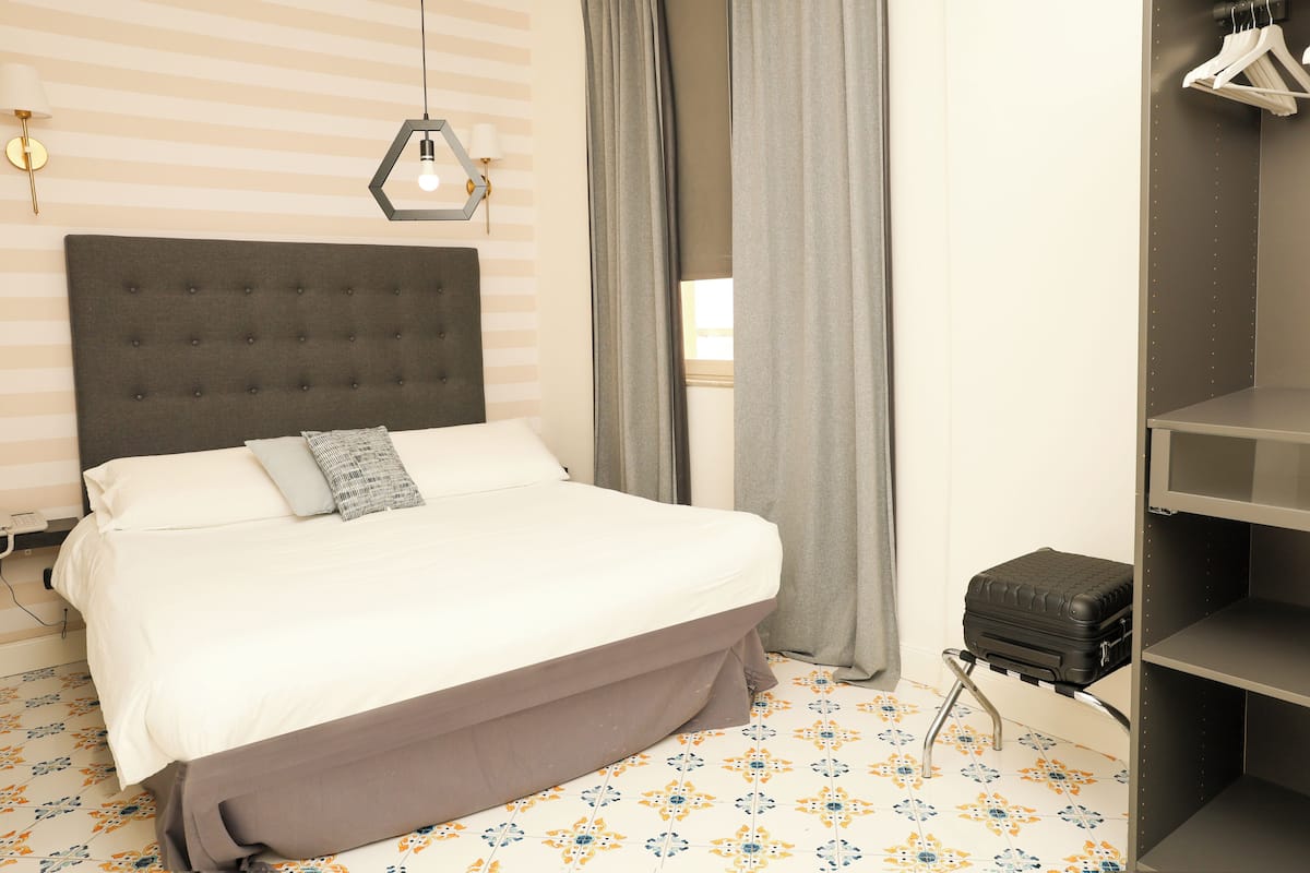 Classic Double Room | In-room safe, desk, iron/ironing board, free WiFi