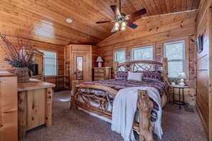 3 bedrooms, desk, iron/ironing board, WiFi