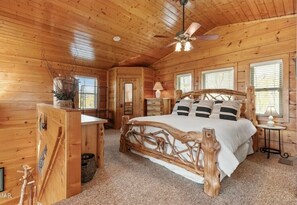 3 bedrooms, desk, iron/ironing board, free WiFi