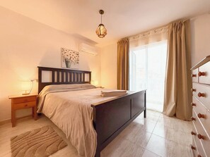 2 chambres, fer et planche à repasser, Wi-Fi, draps fournis