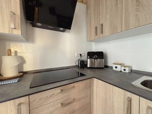 Micro-ondes, four, plaque de cuisson, lave-vaisselle