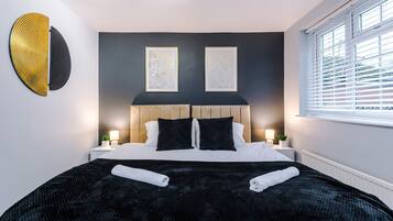 2 bedrooms, iron/ironing board, free WiFi, bed sheets