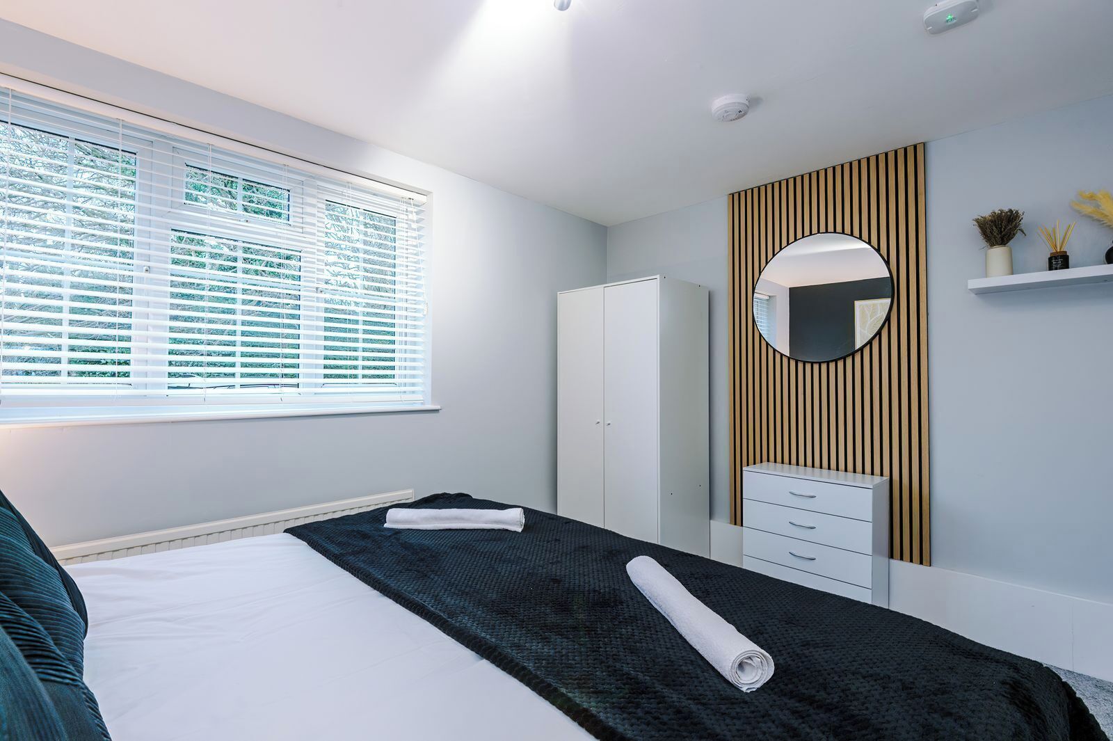 2 bedrooms, iron/ironing board, Internet, bed sheets