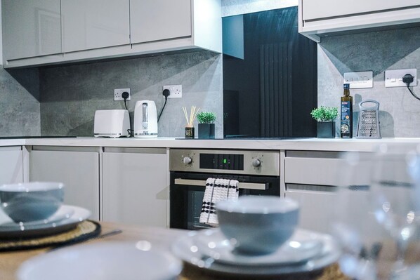 Fridge, microwave, oven, stovetop