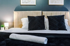 2 bedrooms, iron/ironing board, Internet, bed sheets