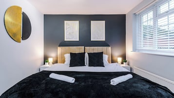 2 bedrooms, iron/ironing board, Internet, bed sheets