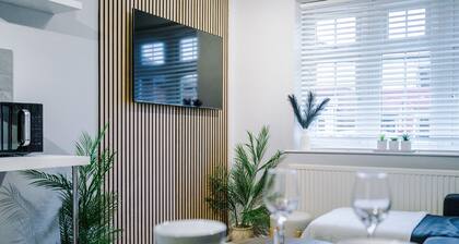 Stockport | Parking | Sleeps 5