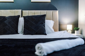 2 chambres, fer et planche à repasser, Wi-Fi, draps fournis