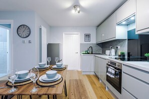 Fridge, microwave, oven, stovetop - 15% Off | Free Parking | Fast Wi-Fi | Stockport (Greater Manchester)