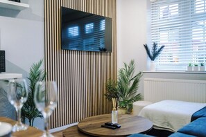 Interior - 2 BDR House By Eason Stays Short Lets Stockport (Greater Manchester)