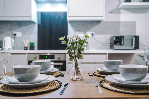 Dining - 2 BDR House By Eason Stays Short Lets Stockport (Greater Manchester)