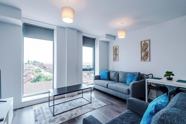 TV - One BDR Apt By Eason Stays Short Lets Liverpool (Liverpool)