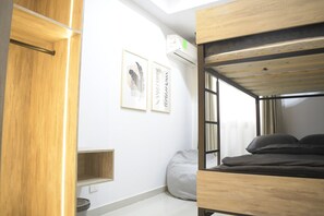 2 habitaciones, escritorio, tabla de planchar con plancha y wifi gratis 