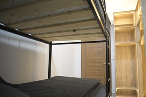 2 Schlafzimmer, Schreibtisch, Bügeleisen/Bügelbrett, kostenloses WLAN