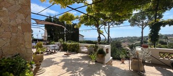 Le Mas des iris, large swimming pool, panoramic sea view, Cap d'Antibes beaches 5 minutes away