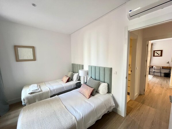 2 bedrooms, iron/ironing board, WiFi, bed sheets
