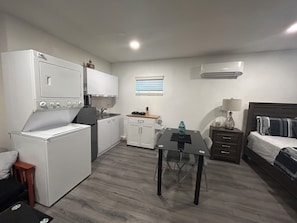 1 chambre, bureau, fer et planche à repasser, Wi-Fi