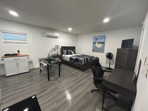 1 室のベッドルーム、デスク、アイロン / アイロン台、WiFi