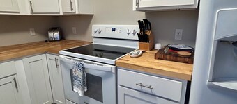 Serene and Peaceful 2-bedroom apartment in Lynn Haven with WiFi, AC