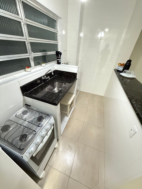 Apartment | Private kitchen - Pé na Areia Canto do Forte VII (Praia Grande)