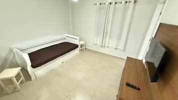 Apartment | Blackout drapes, iron/ironing board, free WiFi