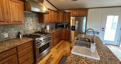 Summit House - 360° Ozark Views on 17 Private Acres Near Buffalo River