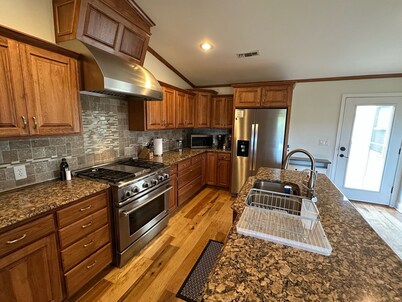 Summit House - 360° Ozark Views on 17 Private Acres Near Buffalo River