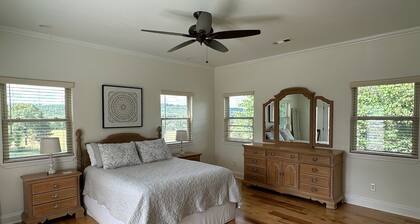 Summit House - 360° Ozark Views on 17 Private Acres Near Buffalo River