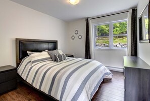 10 bedrooms, WiFi, bed sheets