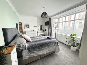 3 chambres, fer et planche à repasser, Wi-Fi, draps fournis