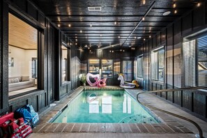 Indendørs pool