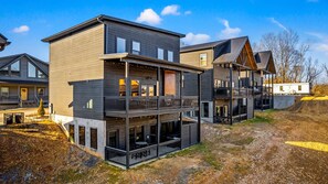 Exterior - Modern, Central Location w/ Indoor Pool & Hot Tub (Pigeon Forge)