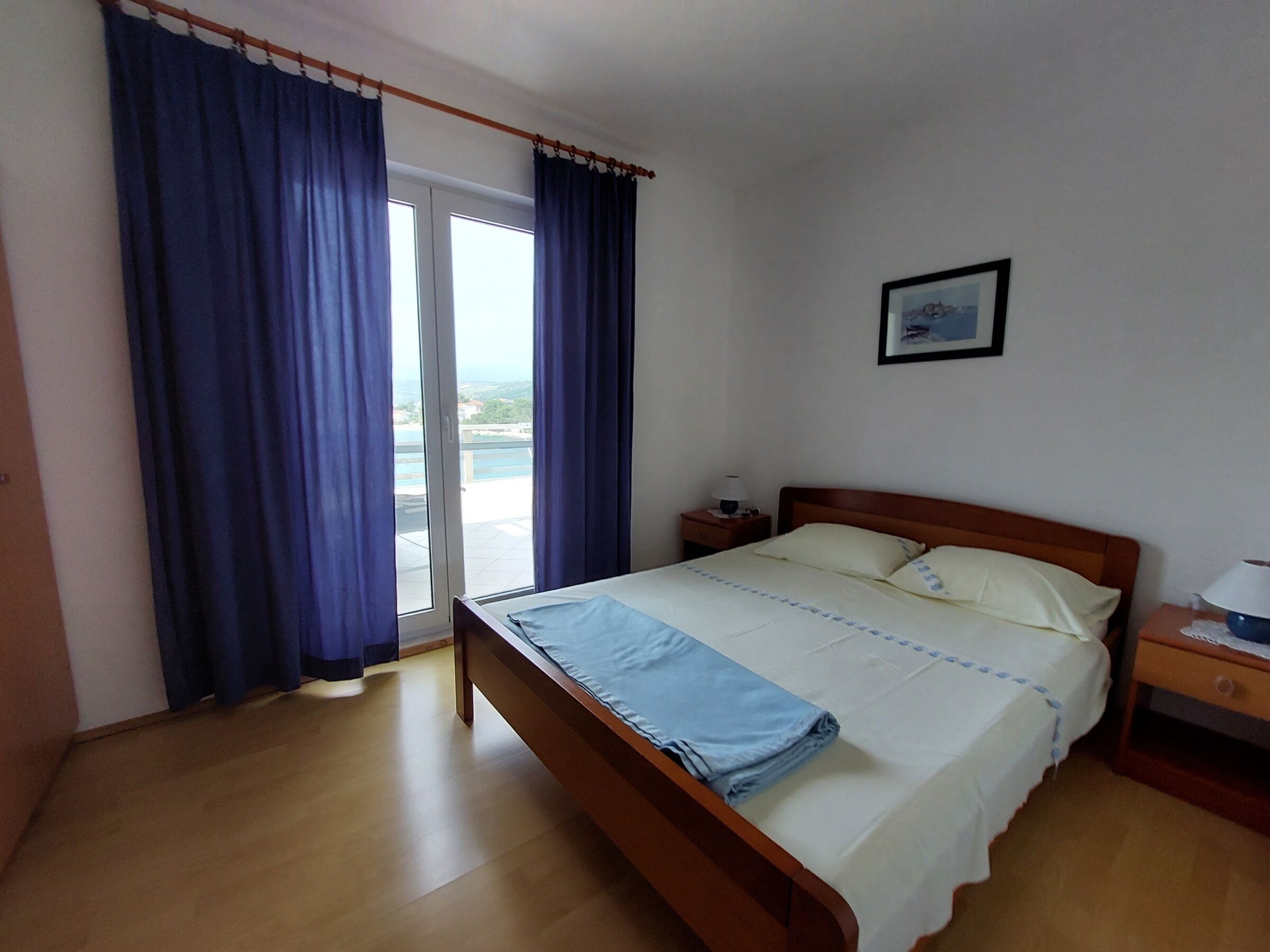 WiFi, bed sheets