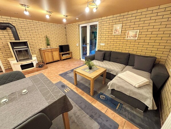 Smart TV, fireplace, DVD player