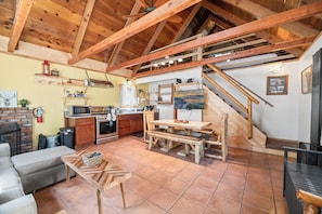 Flat-screen TV, fireplace - Cabin Comfort (Big Bear Lake)