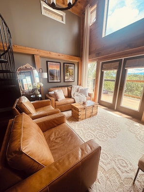 Smart TV, fireplace - The Sunset at Carson’s- Modern luxury Cabin with Big Views (Sevierville)