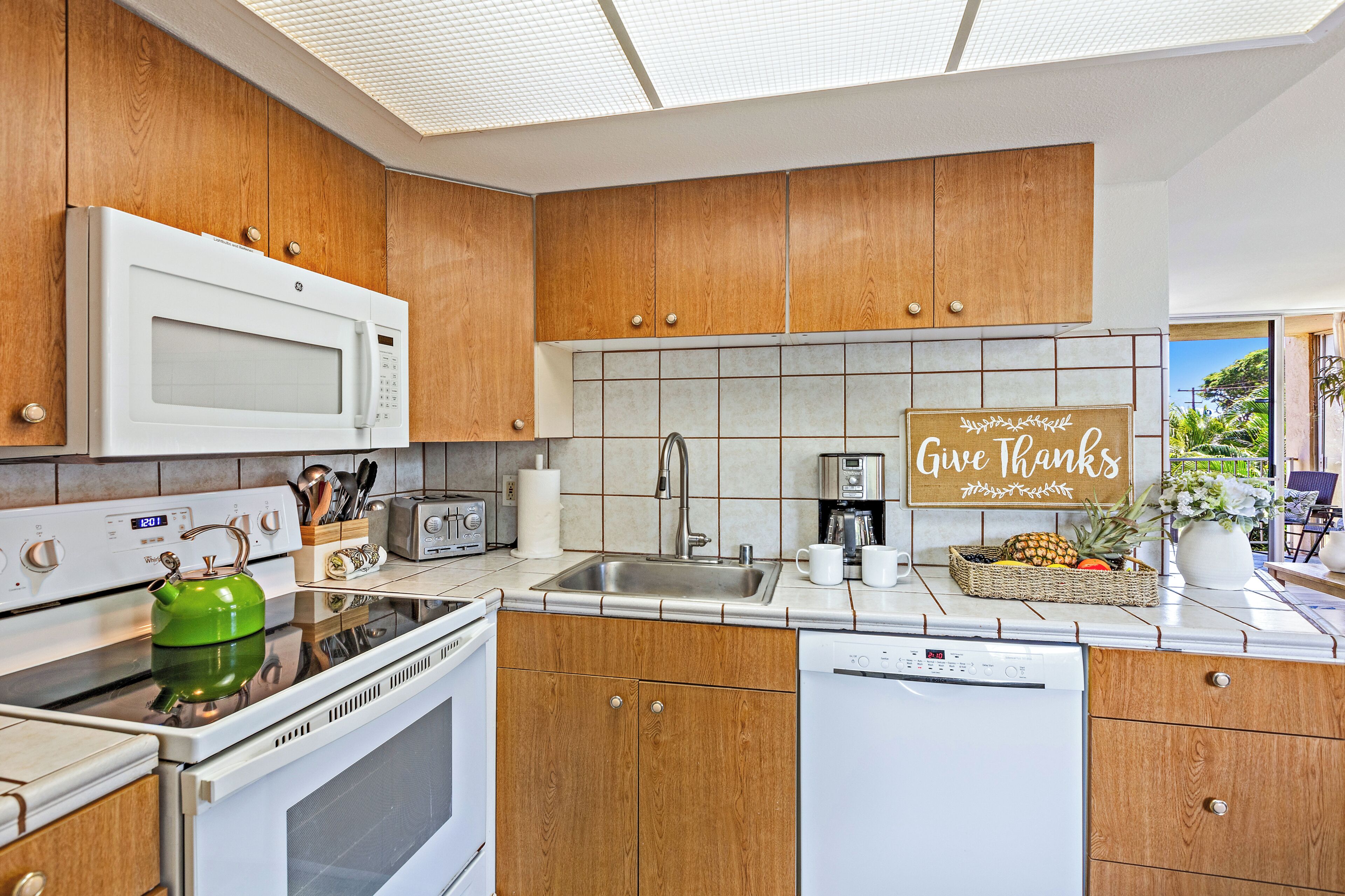 Coffee/tea maker, fridge, microwave, oven