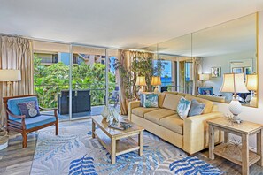 Smart TV - Ocean Breeze at Jazz -Cozy 2BR/2BA, View, Pool, AC, Beach Access &Top Location (Lahaina)
