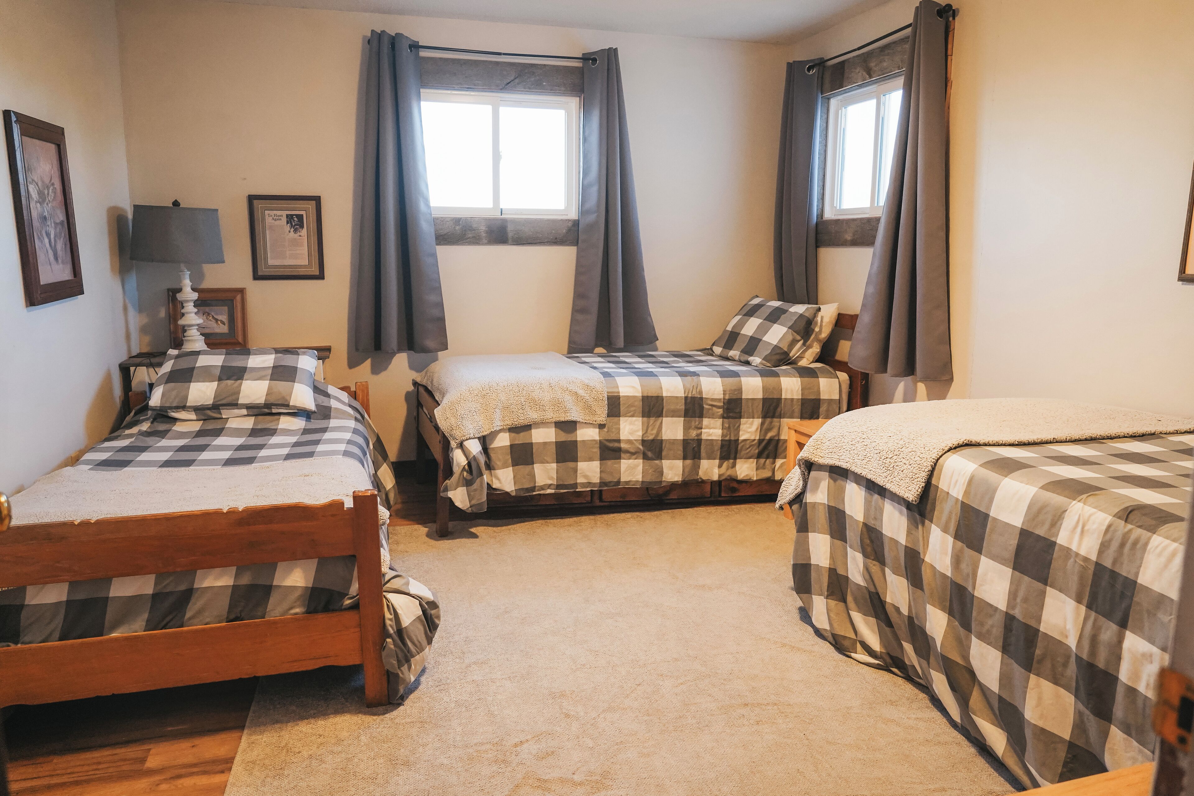 4 habitaciones, tabla de planchar con plancha, wifi y ropa de cama 