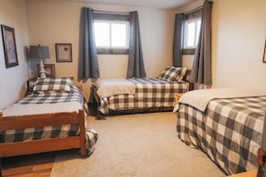 4 chambres, fer et planche à repasser, Wi-Fi, draps fournis