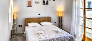 2 室のベッドルーム、アイロン / アイロン台、WiFi、ベッドシーツ