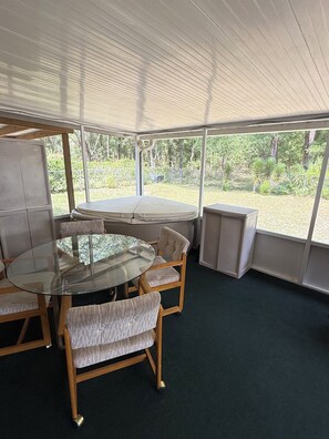 Dining - “30 Day or more rental” Private RAINBOW RIVER access! (Dunnellon)